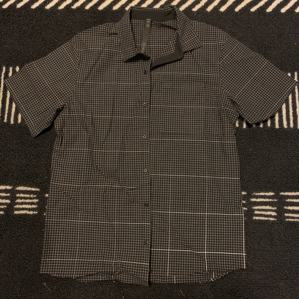 Lululemon Grid Light Short Sleeve Shirt Mens L